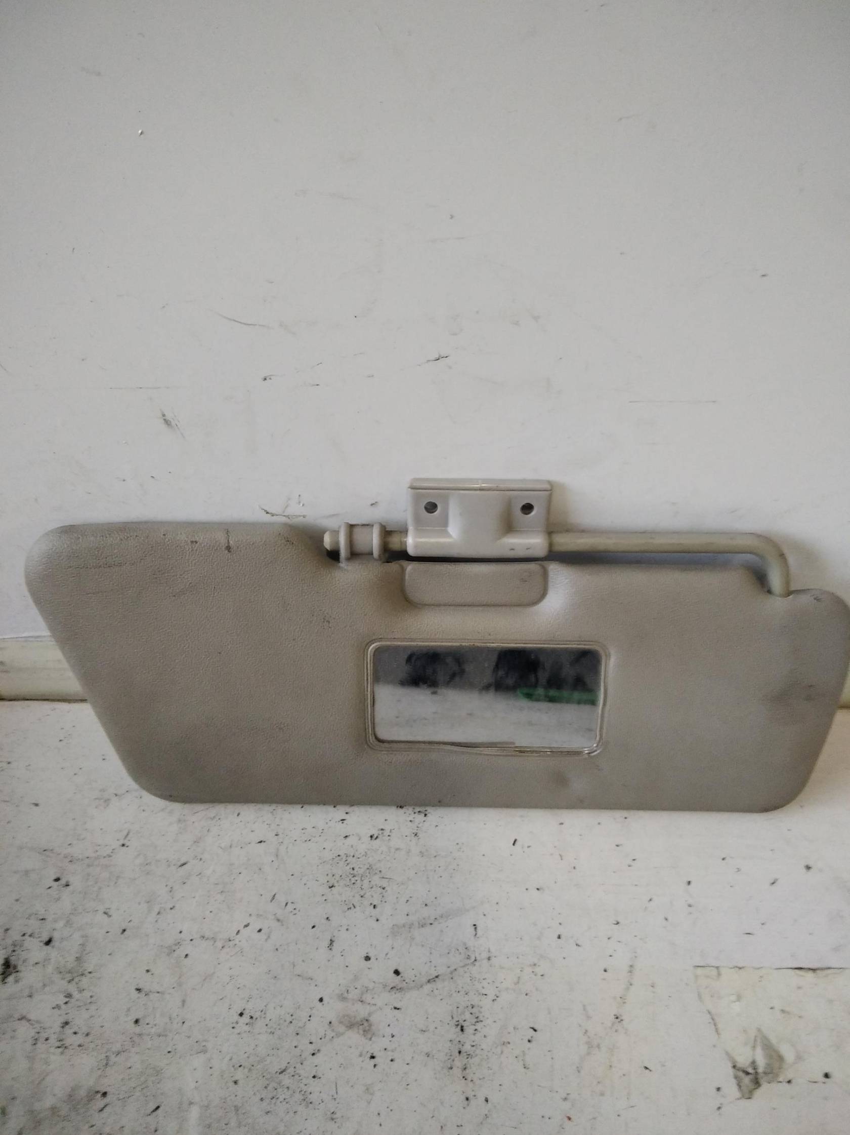 Aletta parasole parabrezza dx.